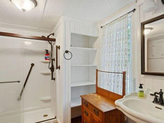 Full Bath Full Bath